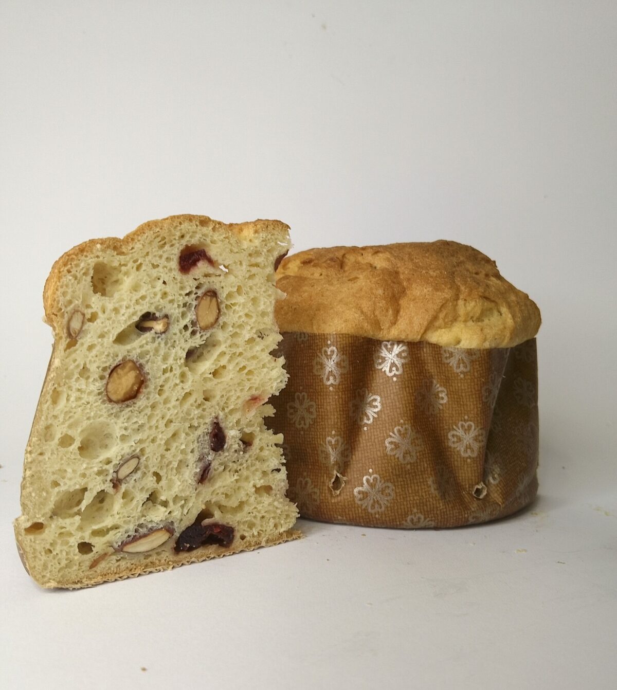 Panettone artigianale senza glutine gusto speciale mandorla e mirtilli rossi